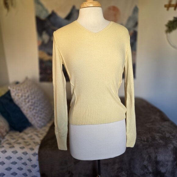 Prive Cashmere Sweater Womens Medium Butter Yellow V-Neck Lightweight Knit - Picture 2 of 13